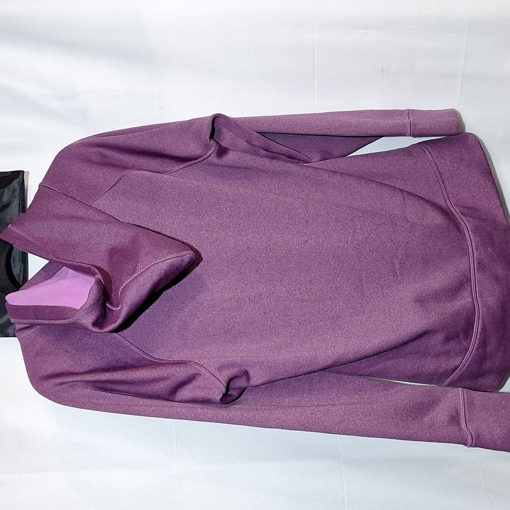 REEBOK LARGE HOODIE. - Picture 3 of 5